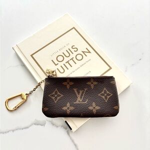 Authentic Louis Vuitton Monogram Canvas Pochette